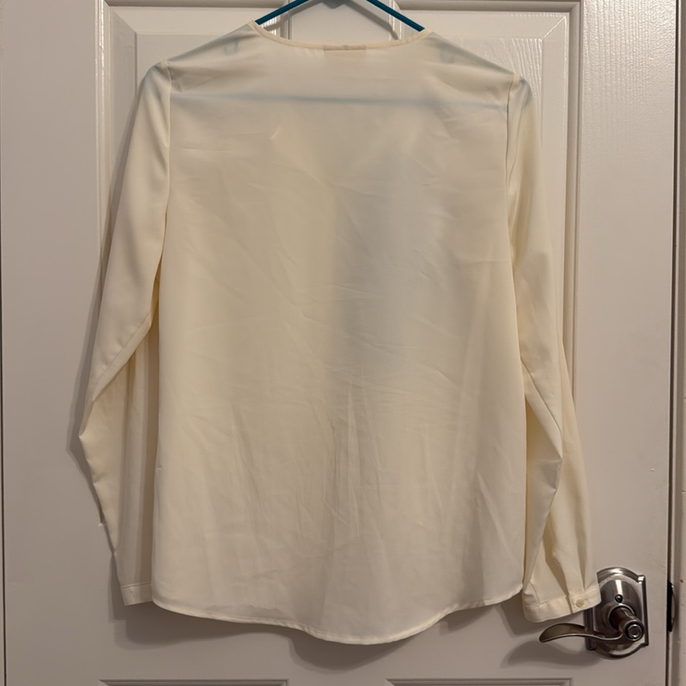Maison Jules cream blouse with black bow sz M - BNWOT - Picture 4 of 8